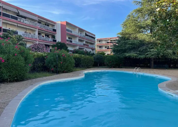 Appartement Beaux Arts - 2 Chambres, Parking, Balcon, Climatisation Et Piscine