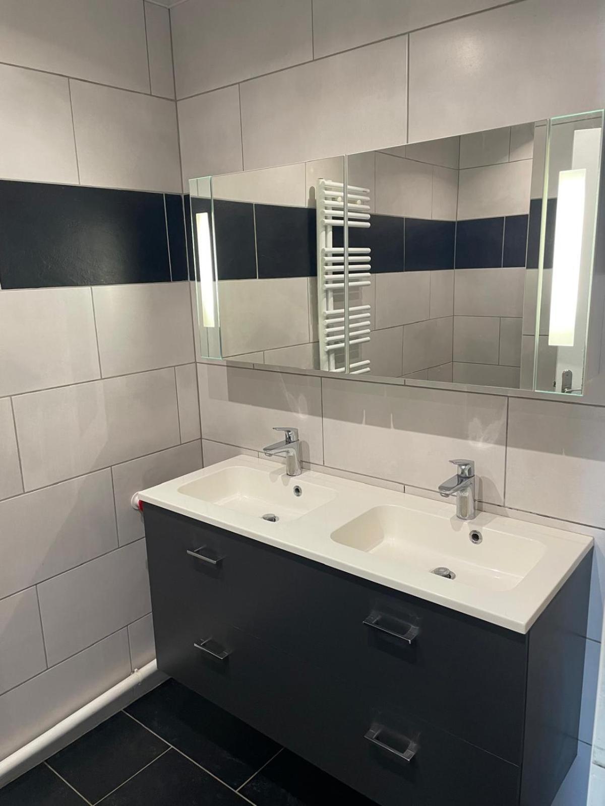 Beaux Arts - 2 Chambres, Parking, Balcon, Climatisation Et Piscine Montpellier
