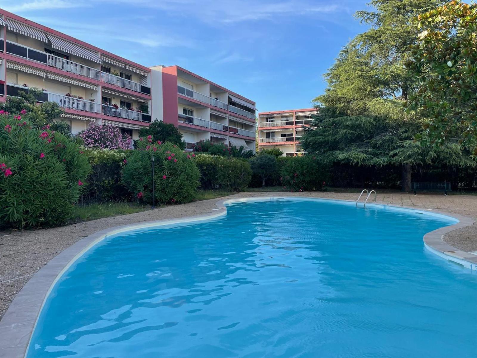 Beaux Arts - 2 Chambres, Parking, Balcon, Climatisation Et Piscine Apartment *