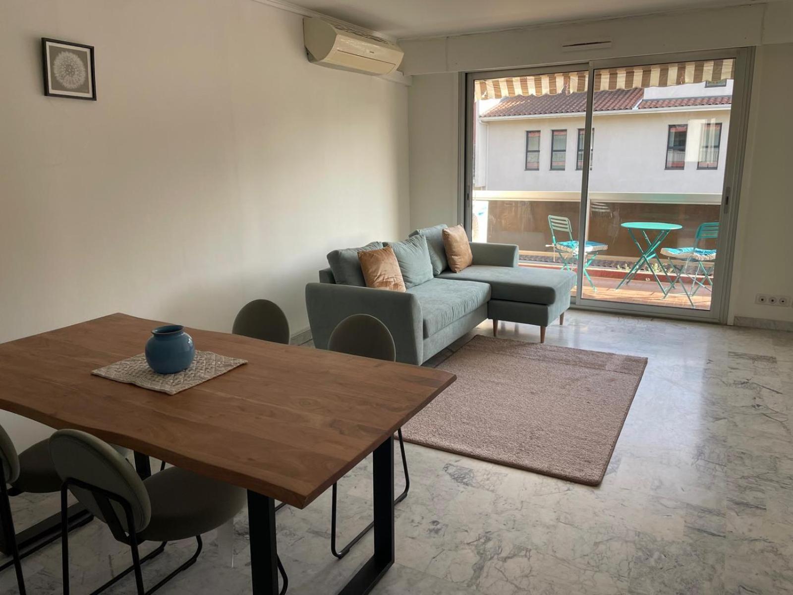Beaux Arts - 2 Chambres, Parking, Balcon, Climatisation Et Piscine * Montpellier